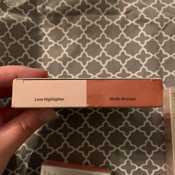 IT Cosmetics Hello Cheekbones - Picture 2 of 2